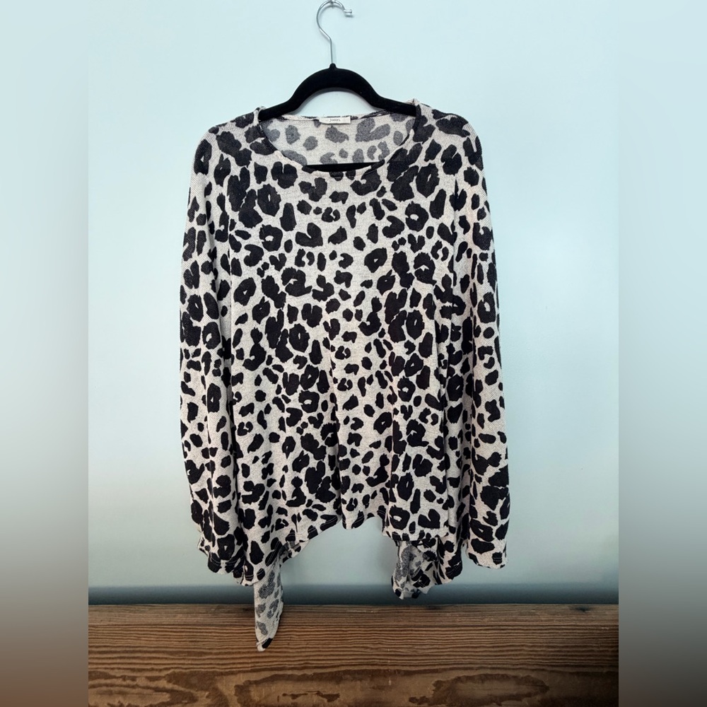 JODIFL Black and Cream Leopard Print Sweatshirt